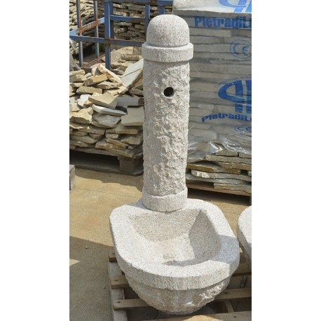 Fontana a colonna in granito