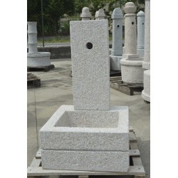 Fontana a colonna in granito