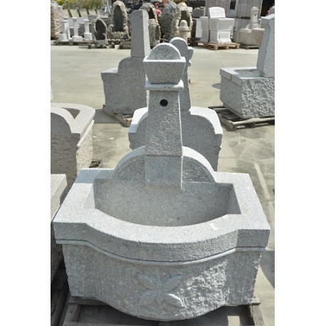 Fontana scolpita in granito (120 x 80)